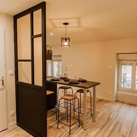 Um Apartment Saint-Chamond