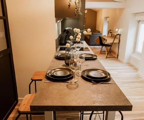 Um - Charmants Equipe - Wifi * Сен-Шамон